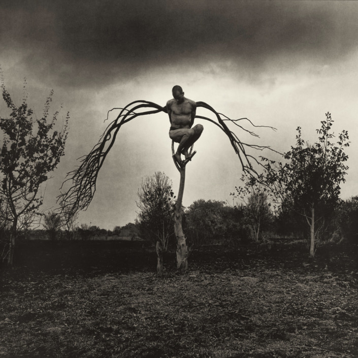 Surreal Black and White Photography by Roberto Kusterle