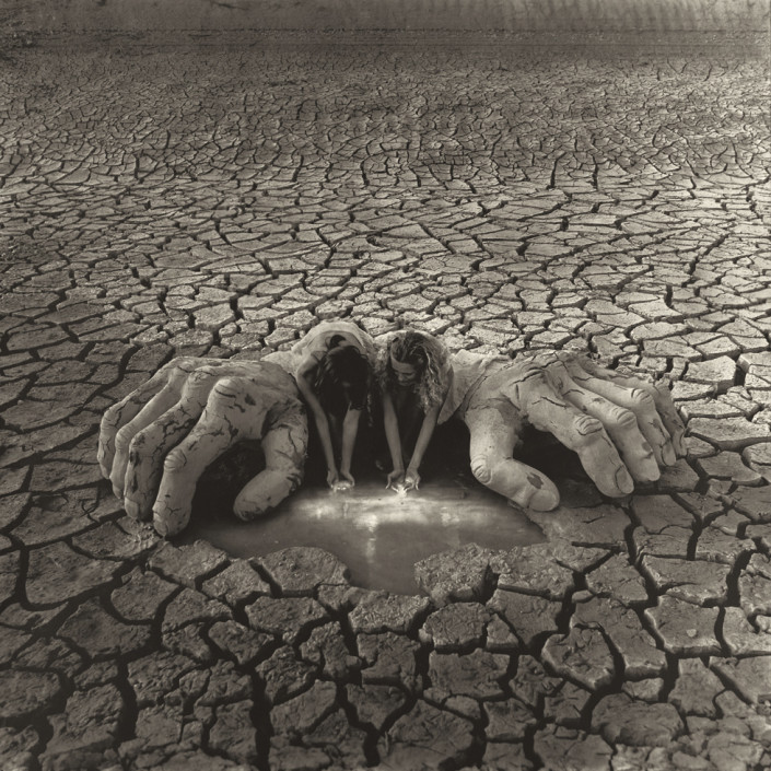 Surreal Black and White Photography by Roberto Kusterle