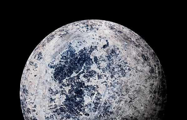 Photographs Of Worn-Out Frying Pans That Stunningly Resemble Planets And Moons
