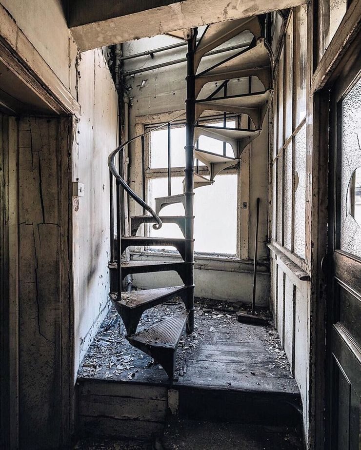 Abandoned Britain: Artist Travels Around UK And Photographs Its Abandoned Places