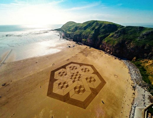 Ephemeral Sand Drawings on England Beaches by Julian Richardson